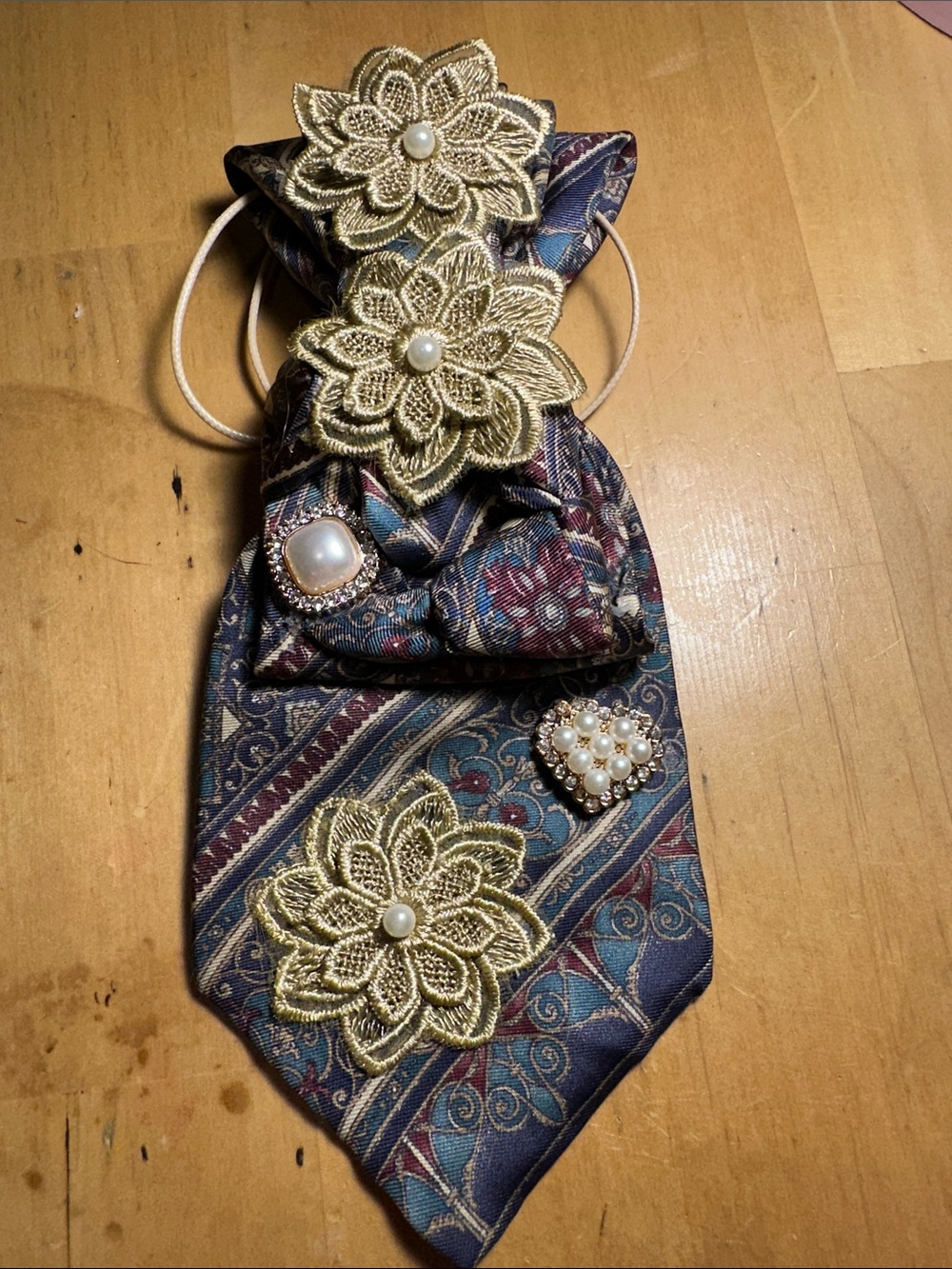 Bill Blass Imported All Silk Blue Paisley Necklace Tie Gold Floral Appliqués